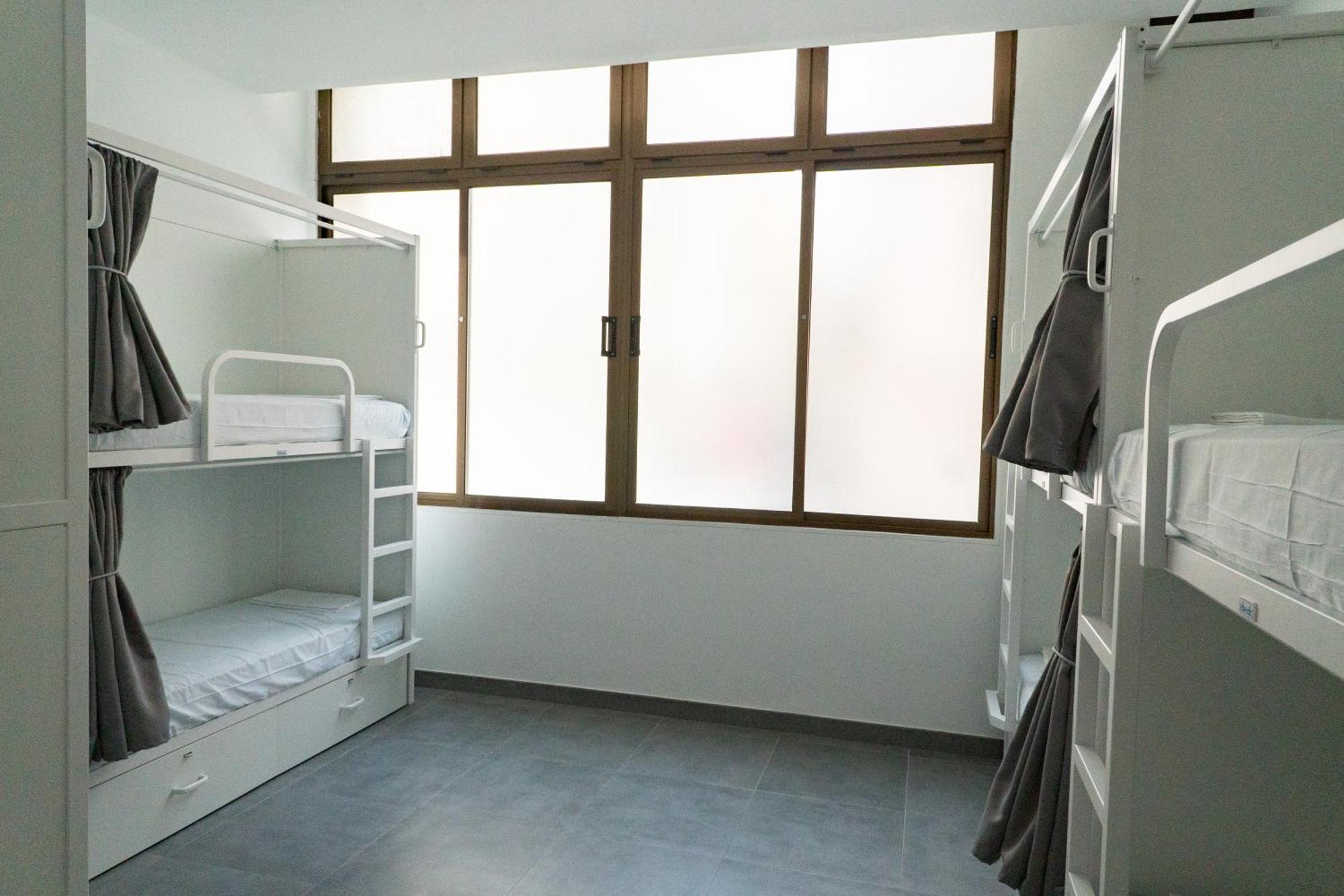 Sea Hostel Барселона Экстерьер фото