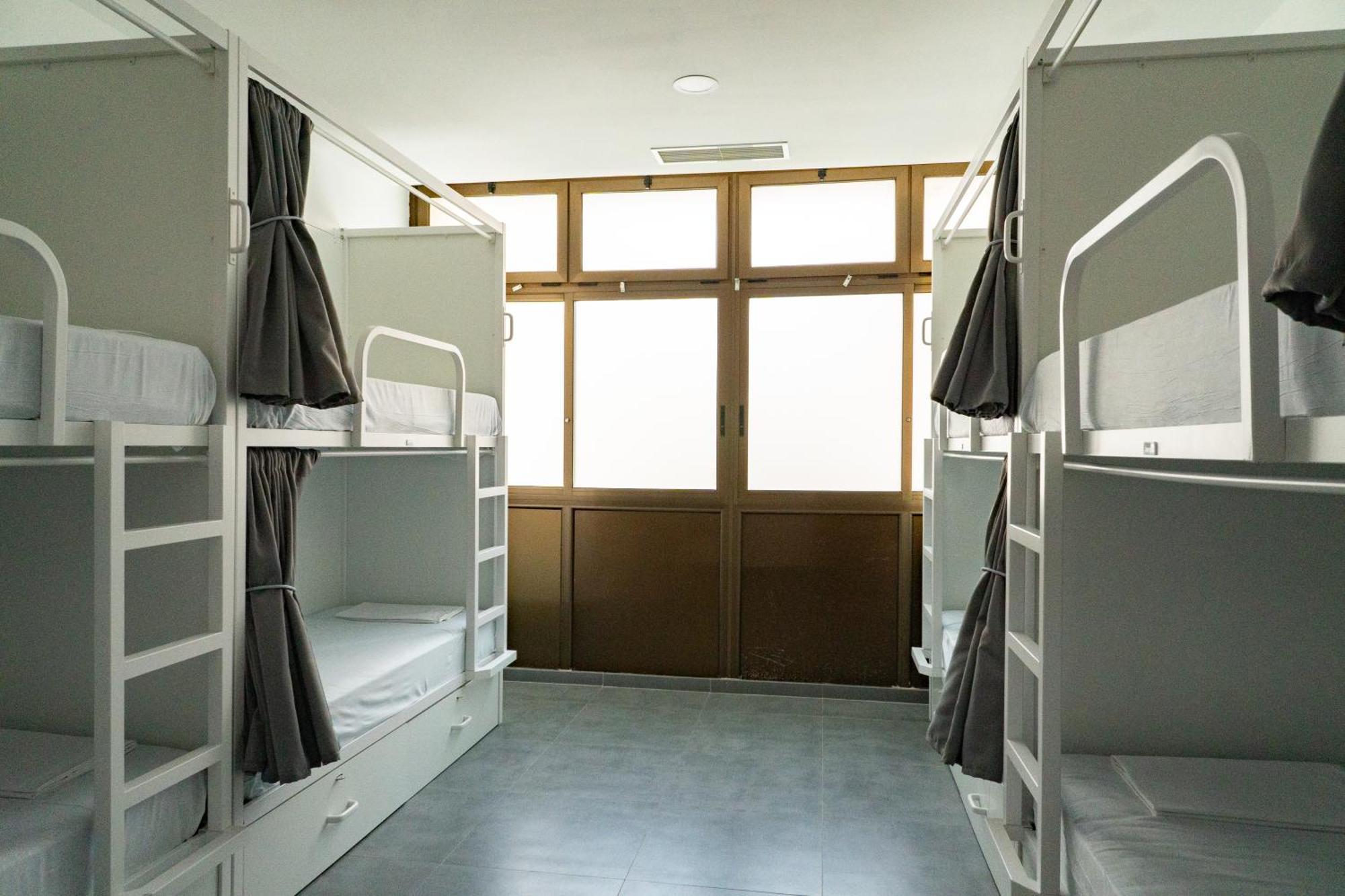 Sea Hostel Барселона Экстерьер фото