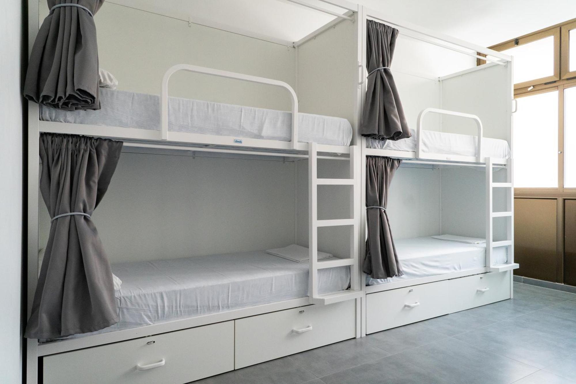 Sea Hostel Барселона Экстерьер фото