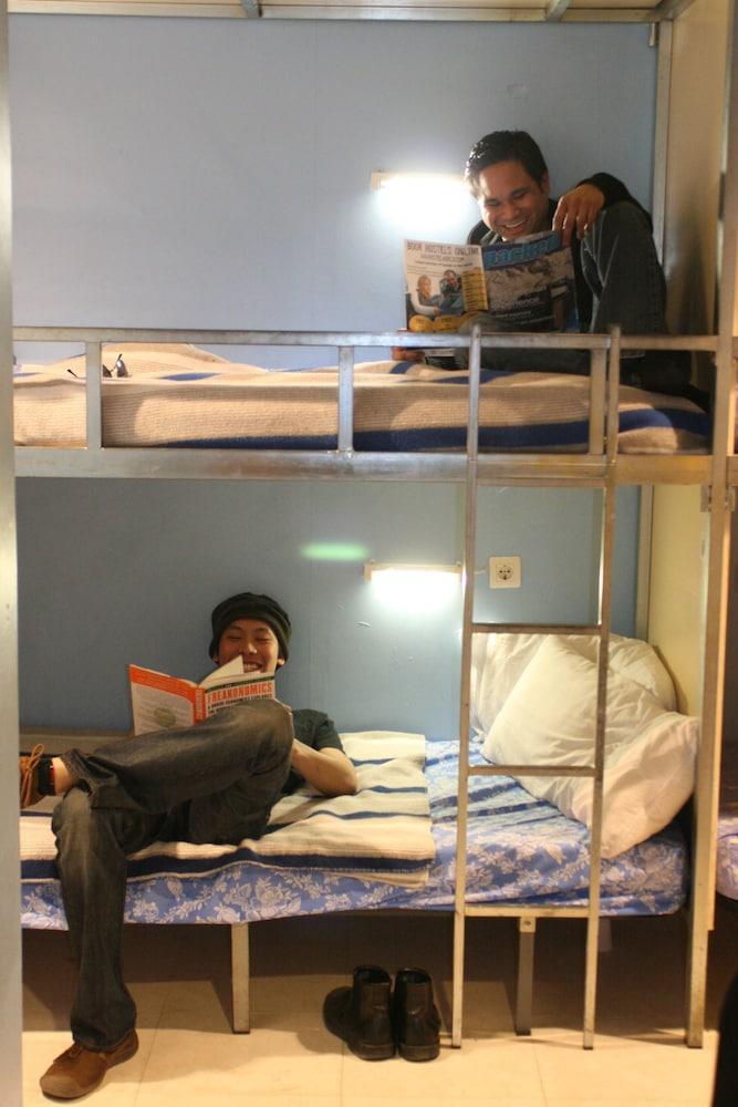 Sea Hostel Барселона Экстерьер фото